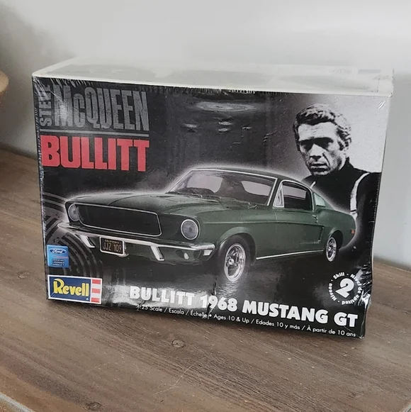 Revell Bullitt 1968 Ford Mustang GT 1:25 Scale Model Kit - Steve McQueen - Picture 2 of 15